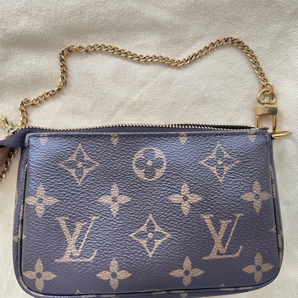 Louis Vuitton Mini Monogram Pochette - Great Condition